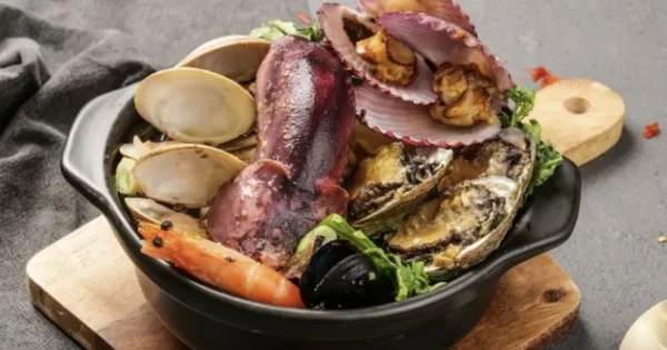 6시내고향 발길따라 고향기행 인천 부평 아구찜 해물탕 식당! 동강해물탕의 매력에 빠져보세요 4 생생정보 전복해물뚝배기