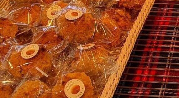KBS 동네한바퀴 순천 형제빵집 조훈모과자점 낙안 배빵 3단 쉘브론 완벽 가이드 5 바구니에 진열된 동네한바퀴 천안 꼬마호두