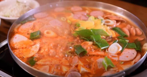 명물인생 소곱창닭갈비명인, 이규찬의 2인분 같은 1인분! 압도적 푸짐함의 닭갈비두목 스토리 3 명물인생 부대찌개명인의 부대찌개