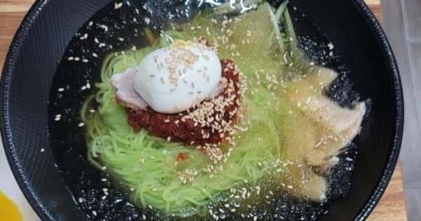 생방송투데이 인생식당 백숙백반 vs 일반 백숙집, 이 가격 차이 실화냐 3 생방송투데이 인생식당 밀면 한 그릇