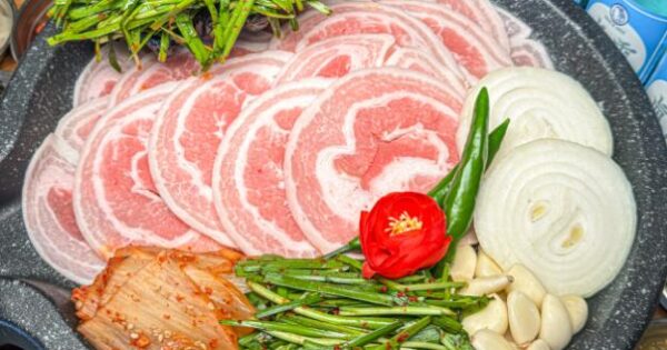 극한직업 5000원 삼겹살 실화? 대구 권반장 국내산 1등급 삼겹살 + 김치말이국수 무한리필 충격 가성비 3 오늘N 퇴근후N 꽃삼겹살과 부추무침