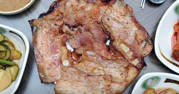 극한직업 텍사스식 바베큐 핏보이즈 8시간 훈연의 비밀, 장작 70톤 사용하는 충격적인 이유 3 극한직업 43년 전통 연탄불고기 썸네일