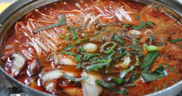 한국기행 남한산성 능이버섯백숙 엄마가 끓여준 그 맛? 용마루에서 찾았습니다 3 6시내고향 진천 닭볶음탕 옛날백숙 민물새우탕 썸네일