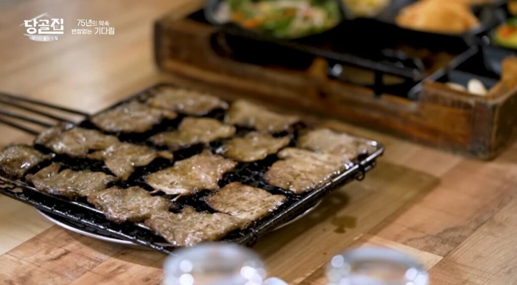당골집 짚불삼겹살 맛집 두암식당 75년 노포의 볏짚 구이 2 당골집 짚불삼겹살