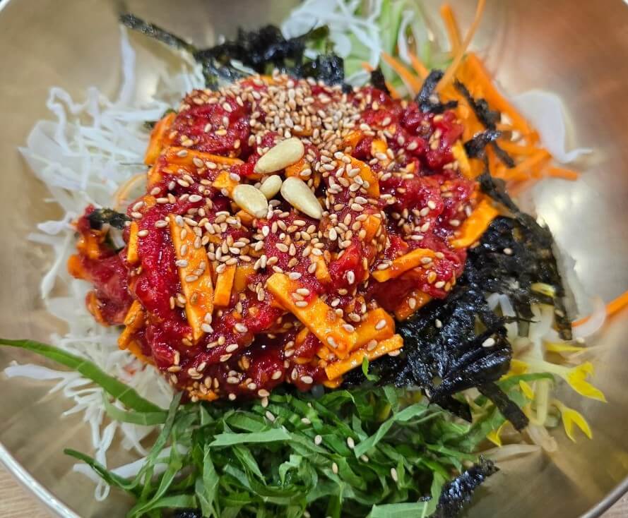동네한바퀴 공주 알밤육회비빔밥 50년 전통 노부부 맛집 방문 가이드 2 동네한바퀴 공주 알밤육회비빔밥 한 그릇