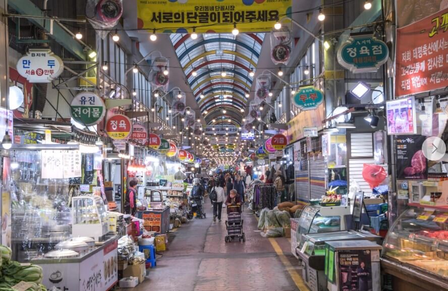 매일아침 시장 100원 경매 전경
