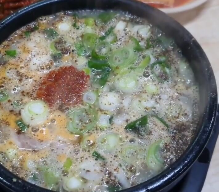 생방송투데이 연천 3go여행 순대국밥이 보글보글 끓고 있는 모습