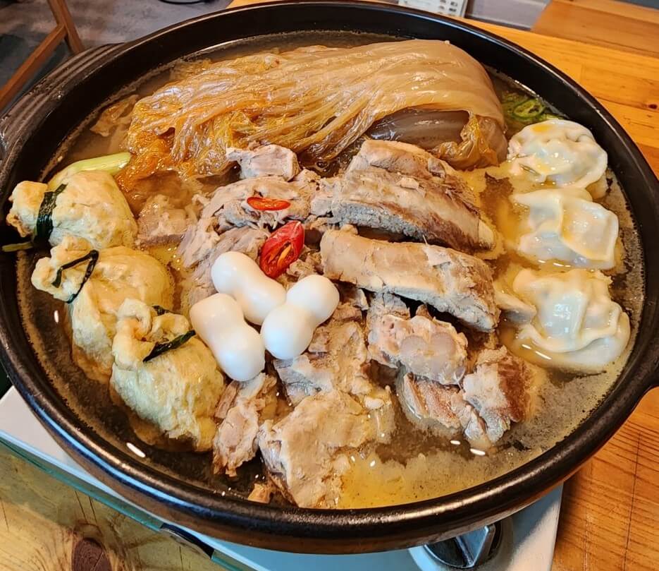 생방송투데이 외국인의 밥상 묵은지김치찜한상 일본 새댁 마이 방문 맛집 메뉴 가격 총정리 2 생방송투데이 외국인의 밥상 묵은지김치찜한상에 있는 묵은지김치찜