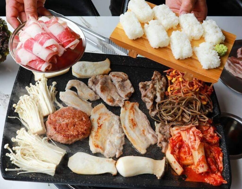 생생정보 돼지고기6종 우삼겹 무한리필 1인 16900원! 이 가격 실화냐? 2 생생정보 돼지고기6종 우삼겹 무한리필 1인 16900원 구성과 초밥