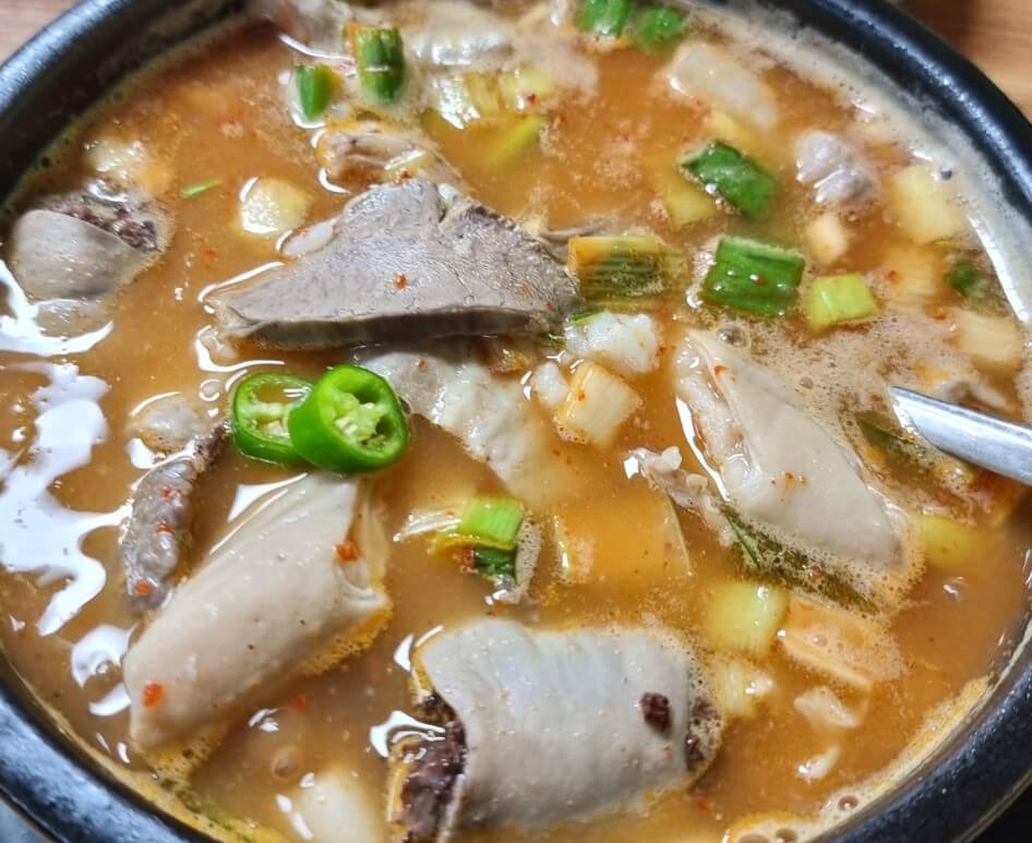 6시내고향 임실전통시장 피순대국밥에 다대기를 푼 모습