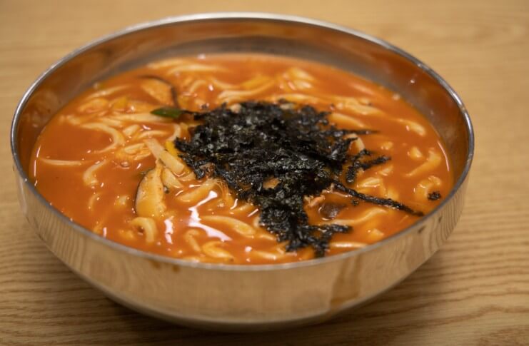 칼칼한 맛의 놀라운토요일 안성맞춤시장 칼국수