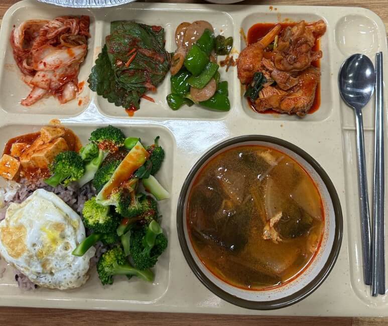 매일아침 7500원 한식뷔페에서 퍼온 식판