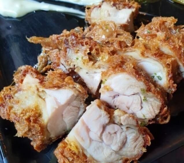맛있게 8조각으로 자른 생방송투데이 치킨카스