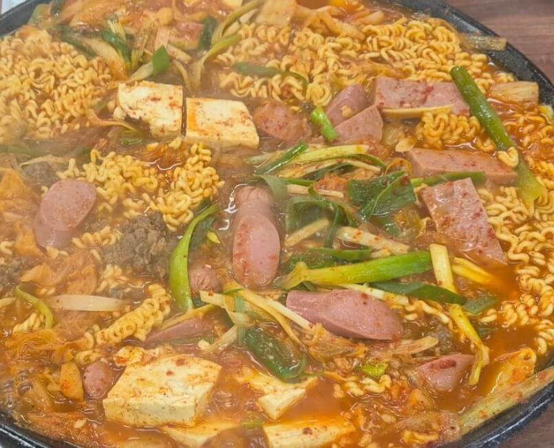 보글보글 끓고 있는 생생정보 박상면 의정부부대찌개