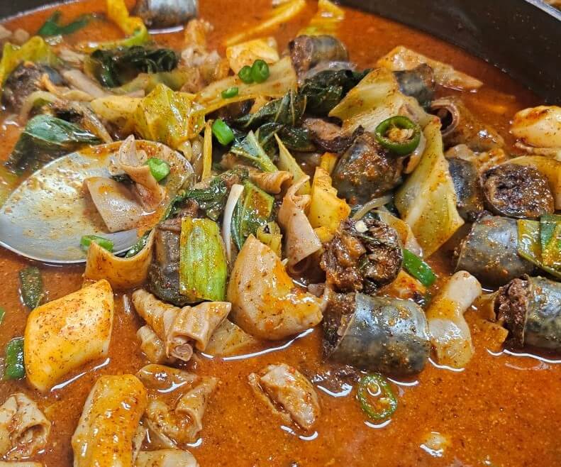 보글 보글 끓고 있는 오늘N 할매식당 순대전골
