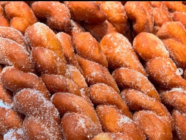 설탕 솔솔 뿌린 귻한직업 꽈배기