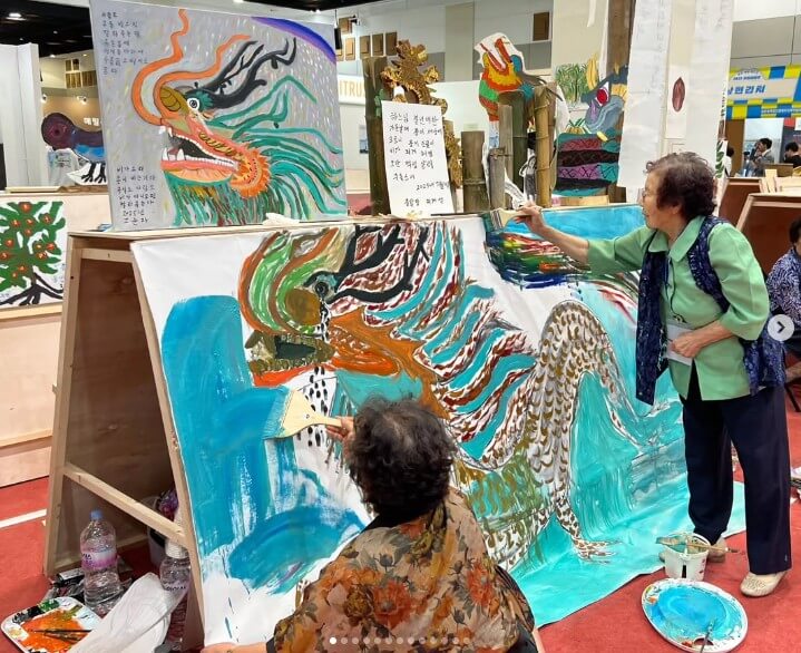 동네한바퀴 제주 선흘리 할망미술관 그림을 그리는 할머니들