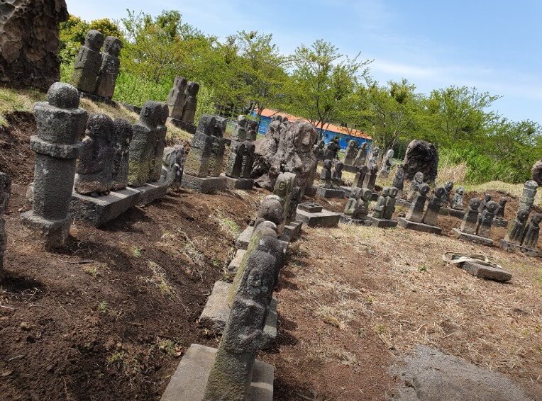 동네한바퀴 제주 신들의 정원의 동자석들