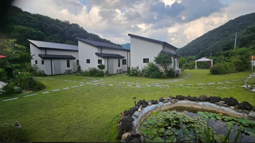 생생정보 나나랜드 부부의 가을정원 펜션 전경