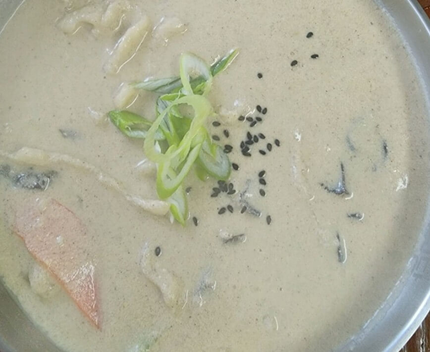 생생정보 들깨수제비 스타밥집 박은혜 들꺠수제비 한 그릇