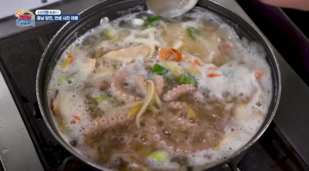 굿모닝대한민국 포장마차 해물칼국수 끓이는 모습