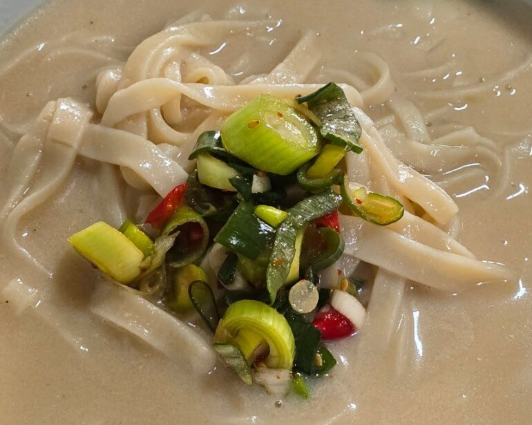 생생정보 옥희할머니의 국산밀손칼국수와 해물전 손칼국수 한그릇