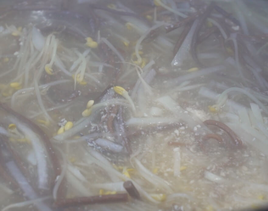 한국기행 국물의 나라 경북 울진 고사리콩국 끓이는 모습