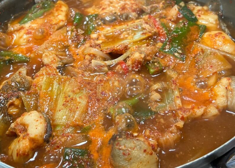 동네한바퀴 울진 장치조림 보글보글 끓는 모습