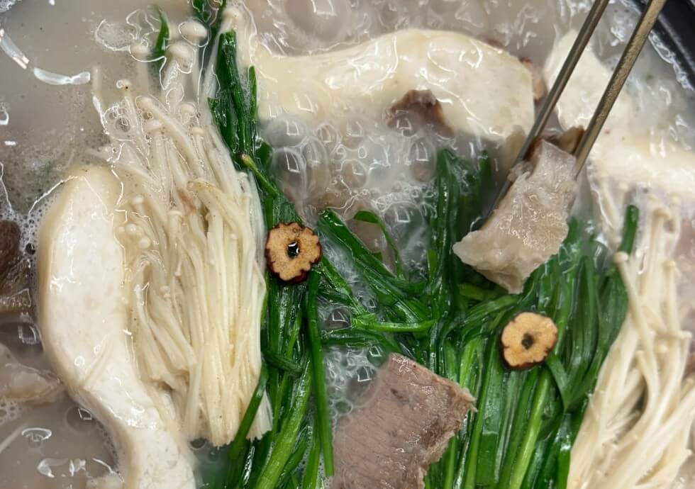 매일아침 모듬수육전골 끓고 있는 모습