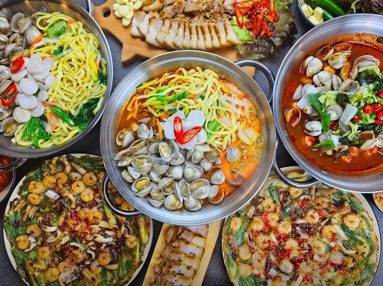 생생정보 결정적한수 해물샤부칼국수와 보쌈