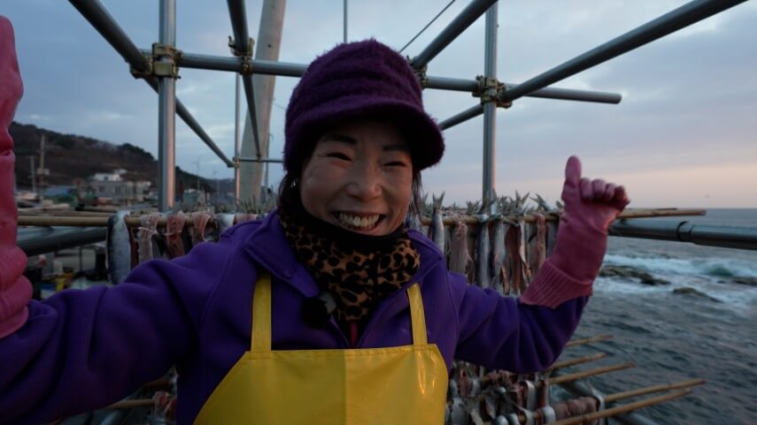 한국기행 다 이루어질지니 경북 영덕 과메기를 말리고 있는 여성