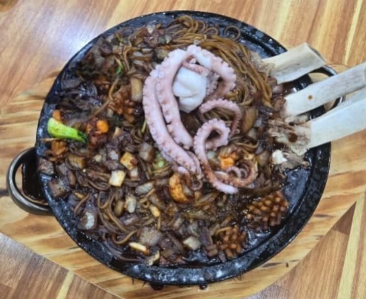 생생정보 결정적한수 이색중식한상 왕갈비해물돌판짜장