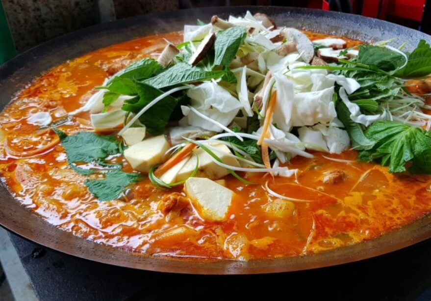 생생정보 김동완 가평 솥뚜껑닭볶음탕