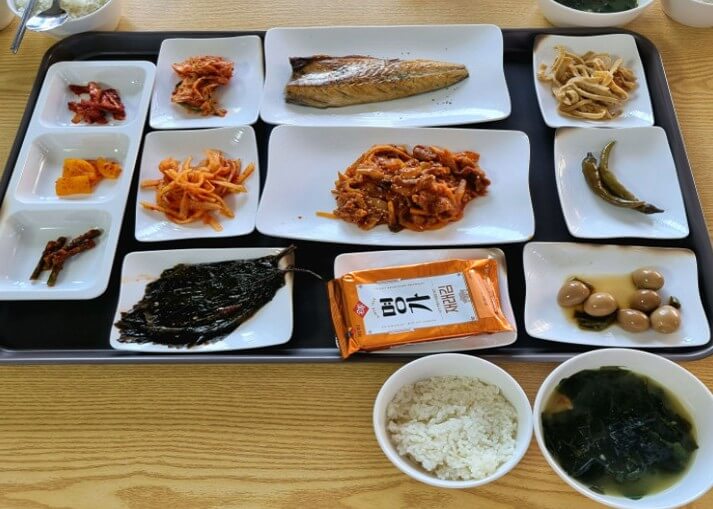 생생정보 한식12첩 조식 주는 경주풀빌라한옥펜션 무료조식