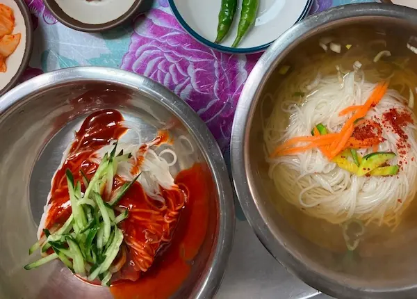 매일아침 6천원에 물국수와 비빔국수 모두