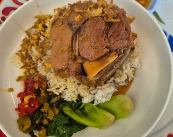 태국식족발덮밥